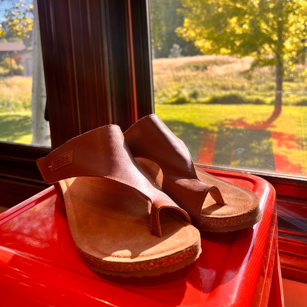 Brand New Women’s Taos Leather Sandals US Size 10/10.5 EU Size 41